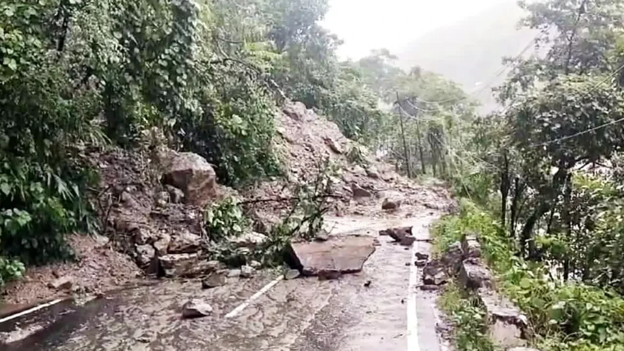 ছয় বিভাগে হতে পারে ভারী বর্ষণ: পাহাড়ে ধসের শঙ্কা